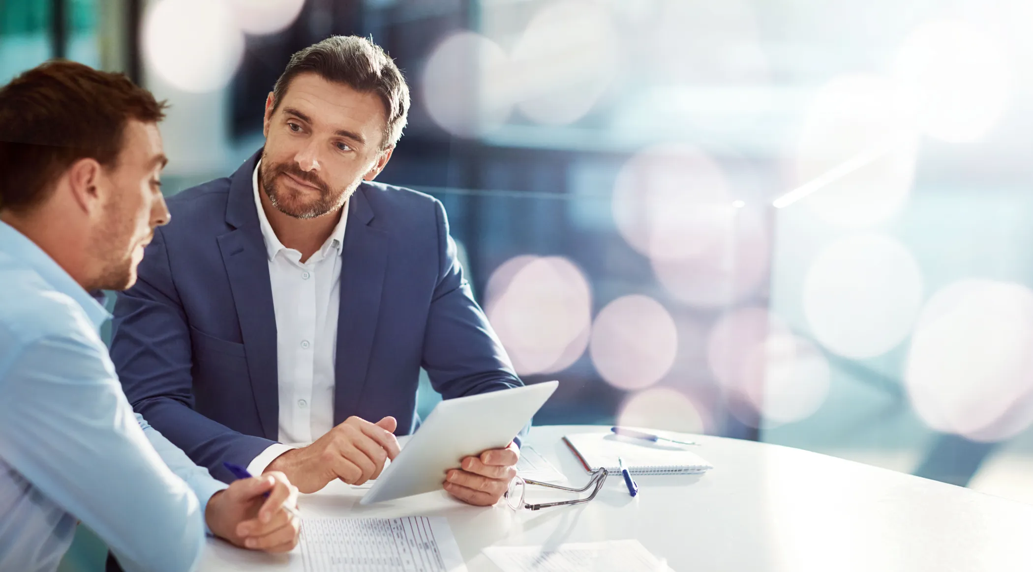 entrepreneur sits with financial advisor long island to do financial planning